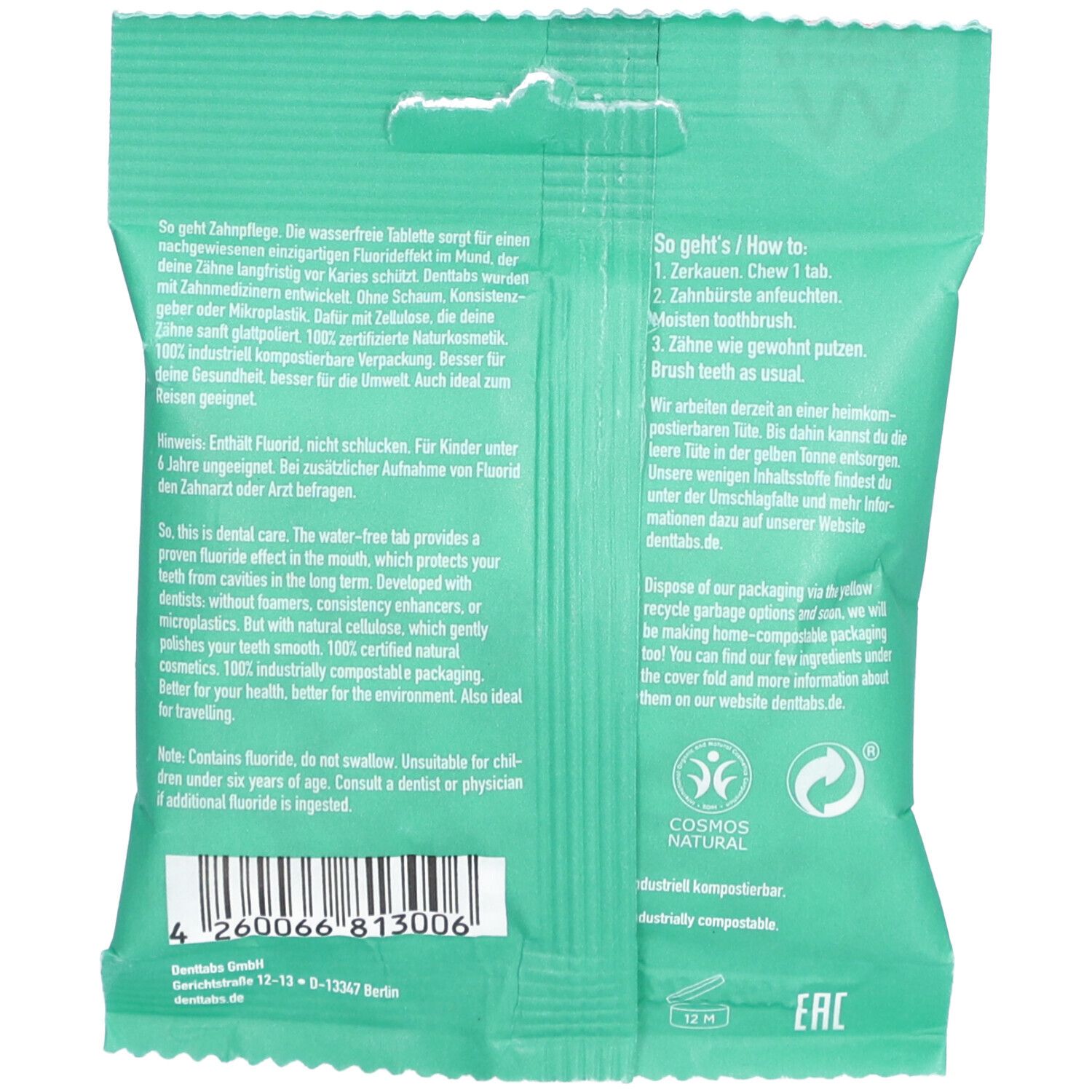 Verpakking voor vaste tandpastatabletten met COSMOS NATURAL keurmerk en recycling symbool.
