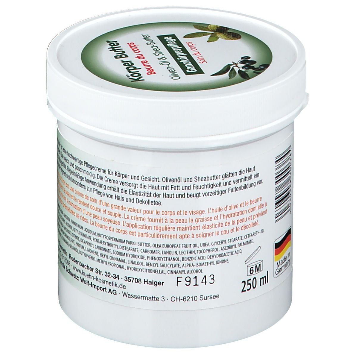 Witte pot, schuin zijaanzicht. Groen etiket met tekst. Opschrift: Körper Butter. Gemaakt in Duitsland.