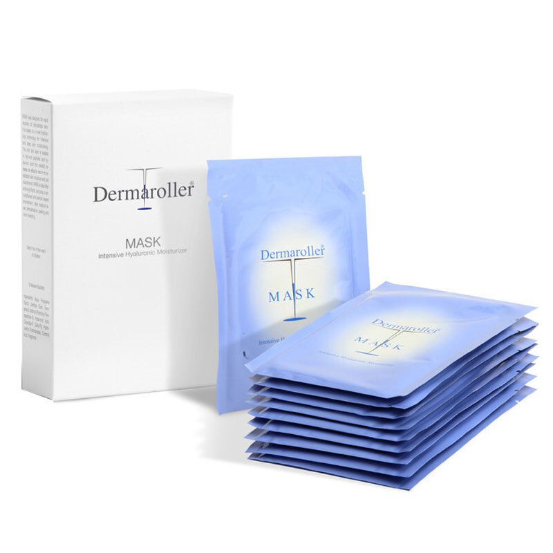 Emballage blanc avec sachets de produit. Sachets bleus avec nom du produit. Boîte blanche avec nom du produit.