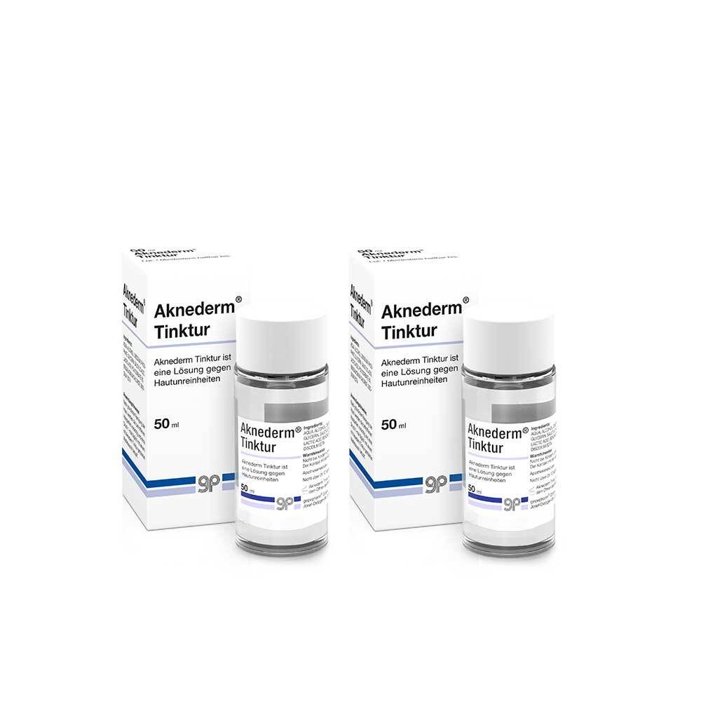 Twee flessen Aknederm Tinktur en verpakkingen. Witte flessen met etiket. 50 ml. Verpakking met productnaam.