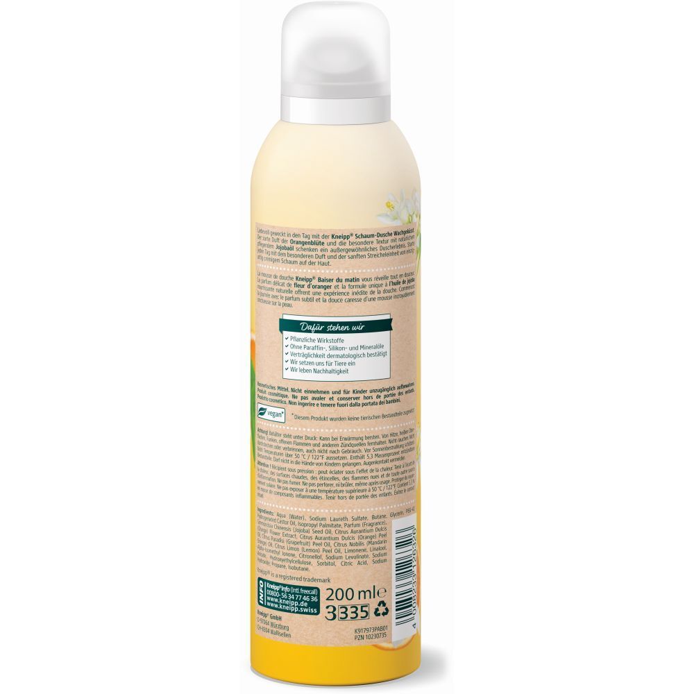 Gele fles met witte dop. Opschrift: Kneipp Schaum-Dusche Wachgeküsst. Sinaasappelbloesem motief.