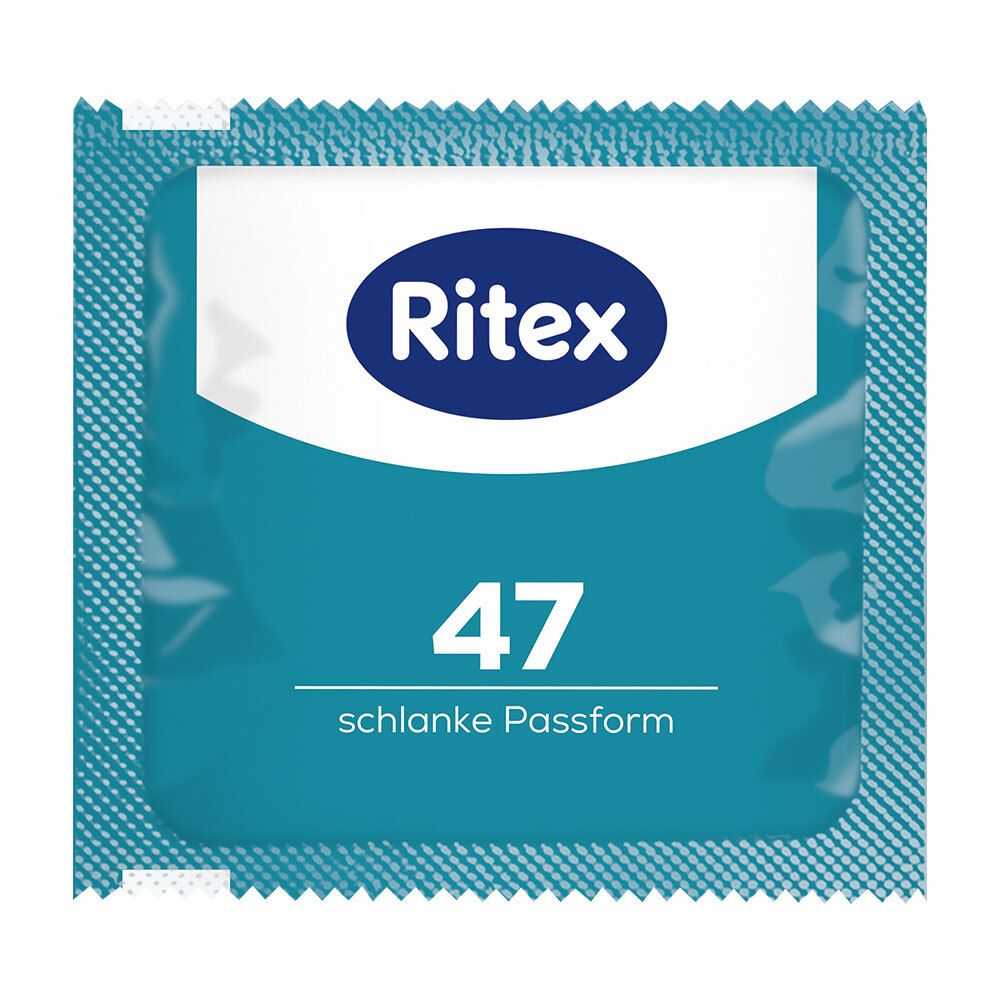 Préservatif individuel en sachet bleu. Logo blanc et nom du produit. Fond blanc.
