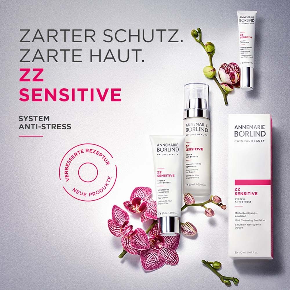 Productpresentatie met flessen, tubes en verpakking. Opschrift: ZZ SENSITIVE. Bloemen en bladeren.