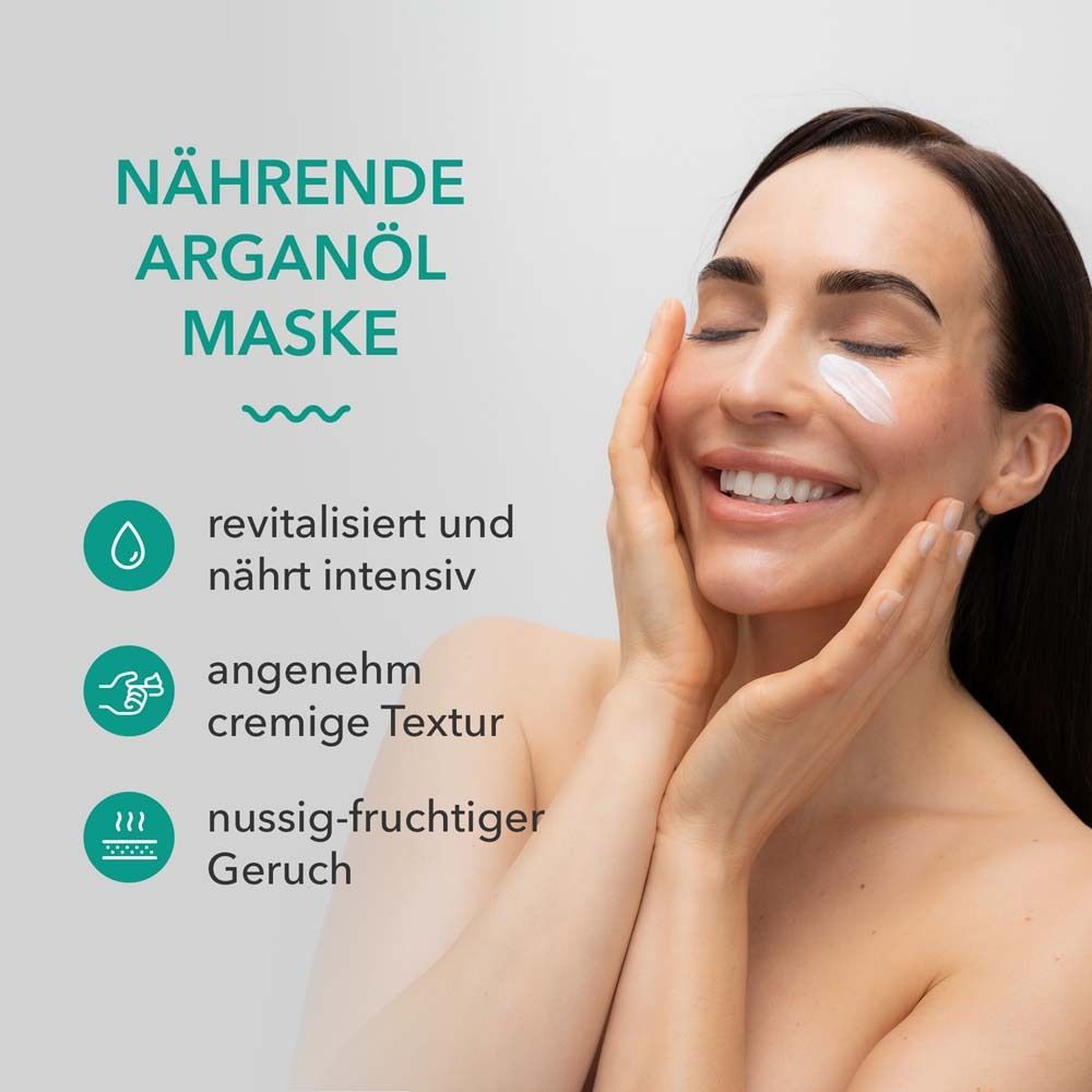 Vrouw met gesloten ogen, gezicht met crème. Tekst: Verzorgend Arganolie Masker, revitaliseert en voedt intensief, romige textuur, nootachtig-fruitige geur.