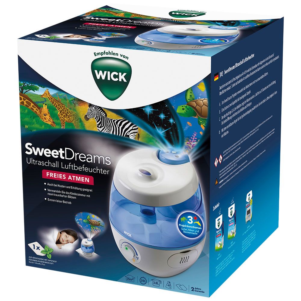 Luchtbevochtiger met verpakking. Wit-blauwe container, WICK-logo. Tekst: SweetDreams, ultrasone luchtbevochtiger, VRIJ ADEMEN.