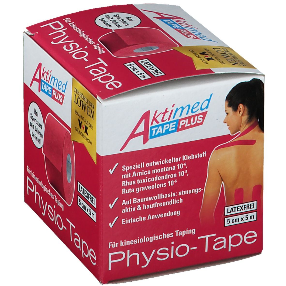 Verpakking Aktimed Tape Plus. Roze rol in doos. Opschriften: Physio-Tape, 5 cm x 5 m, latexvrij. Ingrediënten gedrukt. Illustratie van vrouw met tape.