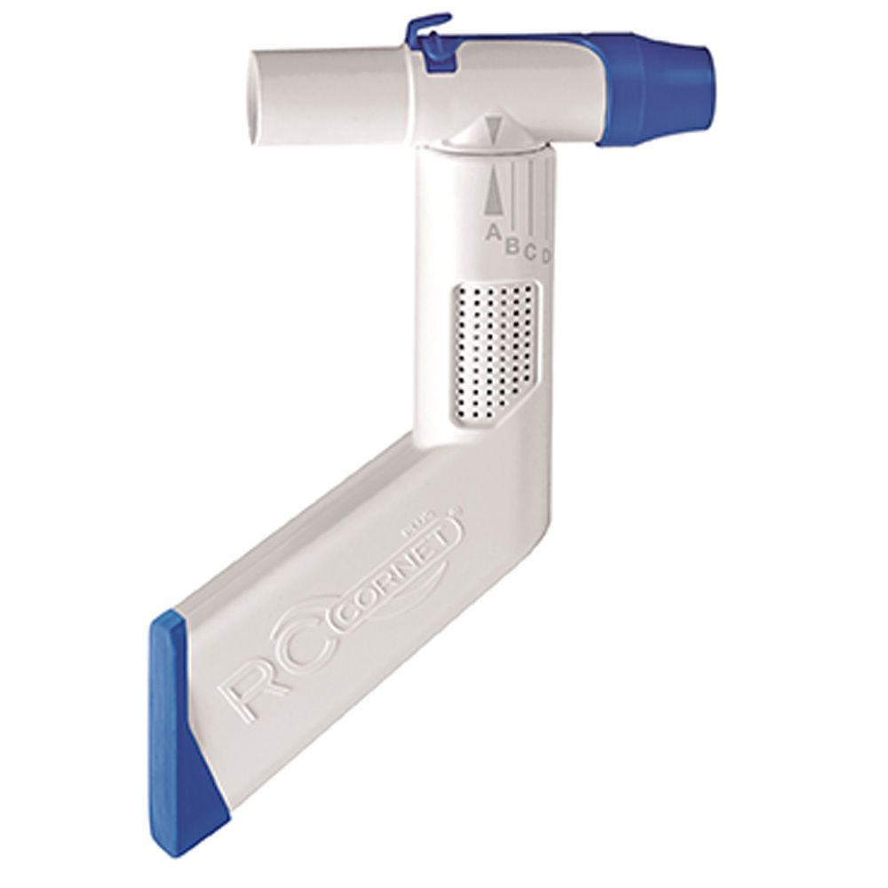 Dispositif de thérapie respiratoire RC-Cornet® PLUS. Plastique blanc, embout bleu, réglages. Forme angulaire avec surface perforée.