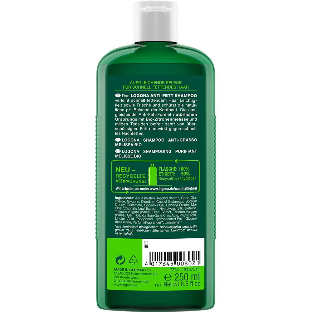 Achterkant van de groene shampoo fles. Tekst in het Duits, Italiaans en Engels. Informatie over ingrediënten en recycling.