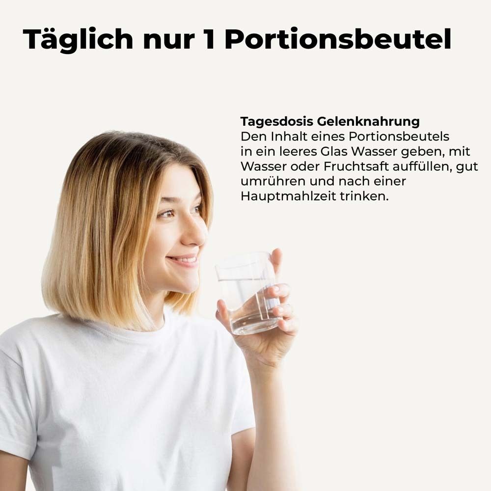 Vrouw houdt glas water vast. Tekst: Slechts 1 zakje per dag. Meng de dagelijkse dosis in water of sap.