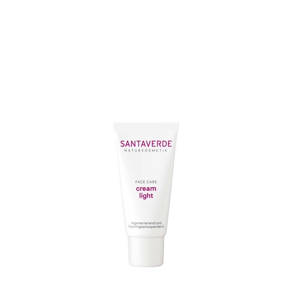 Witte tube met SANTAVERDE-logo en opschrift "cream light". Gezichtsverzorgingsproduct. Opschrift "FACE CARE".