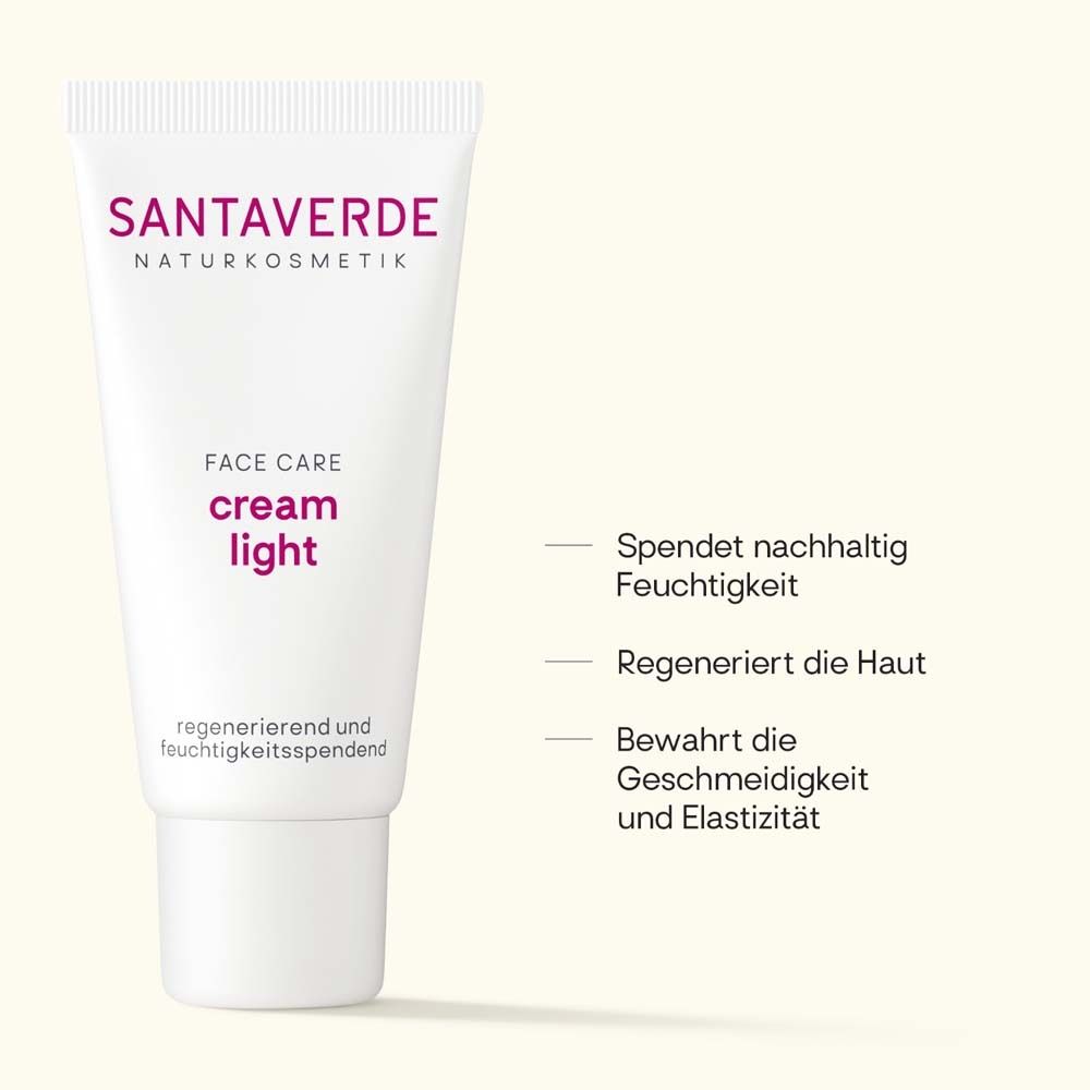 Witte tube "cream light" met tekst. SANTAVERDE-logo. Tekst: Hydrateert, regenereert de huid, behoudt elasticiteit.