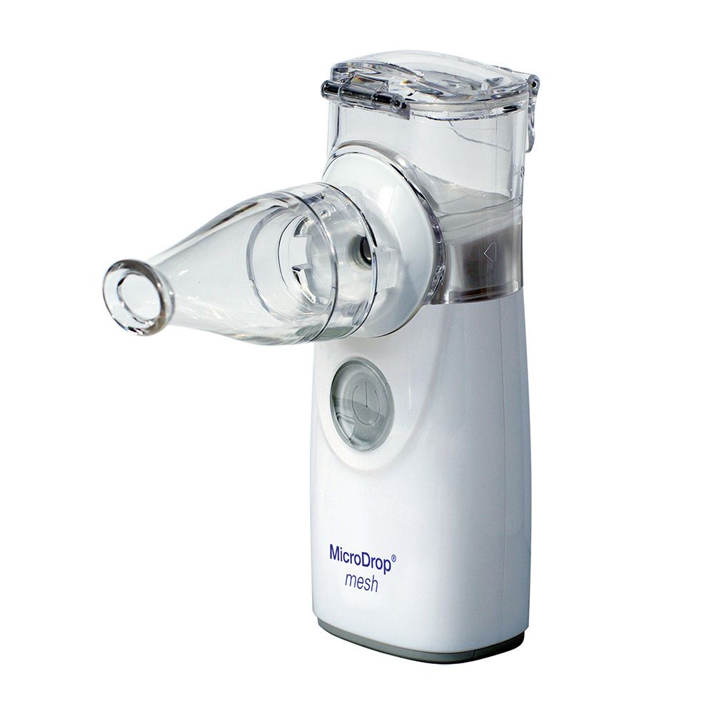 Witte inhalator met transparant mondstuk. Apparaat met knop en opschrift MicroDrop mesh.