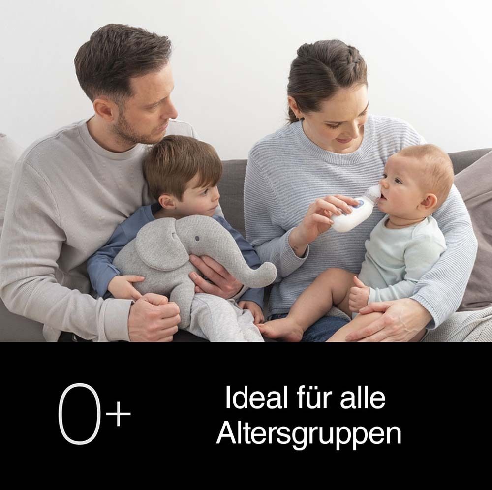 Famille utilisant un aspirateur nasal sur un bébé. Texte : Idéal pour tous les âges. Âge 0+.