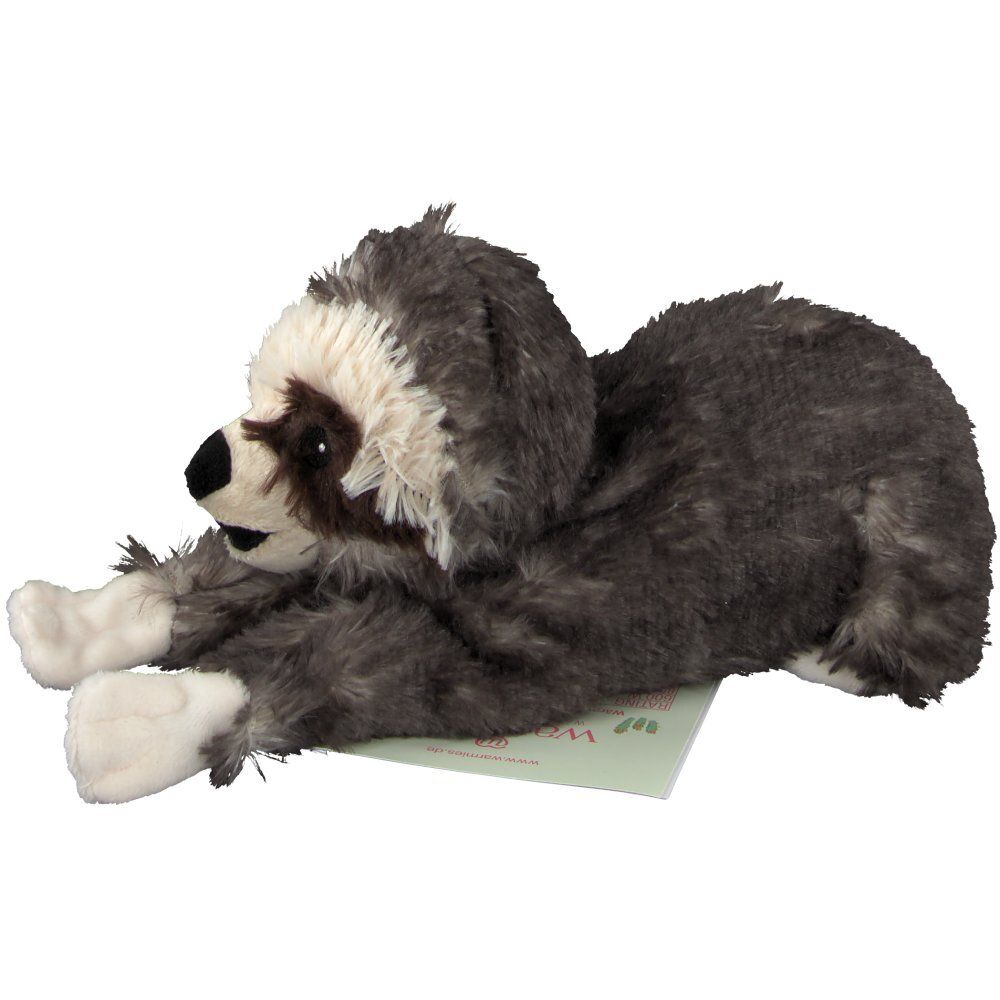 Peluche paresseux gris et blanc. Vue latérale, couché. Étiquette visible.