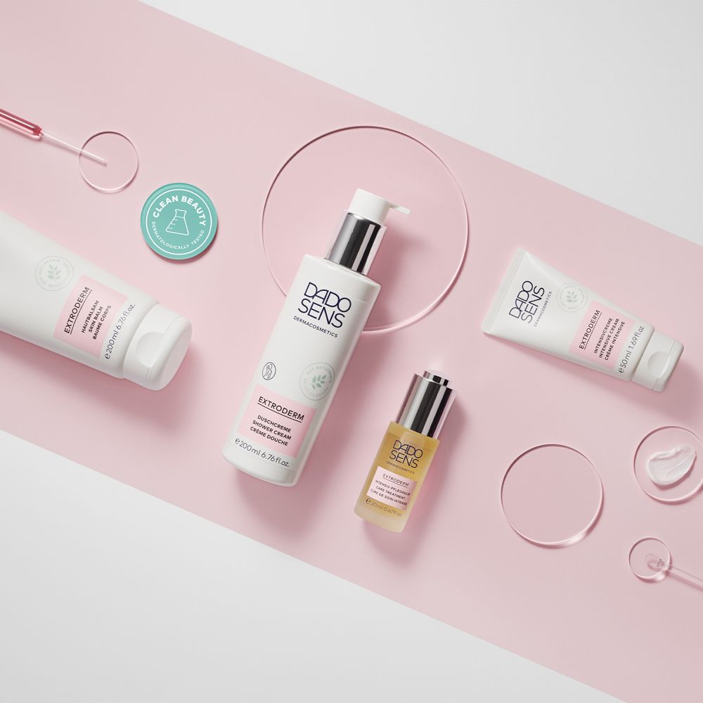 DADO SENS producten op roze achtergrond. Verschillende vormen en maten.