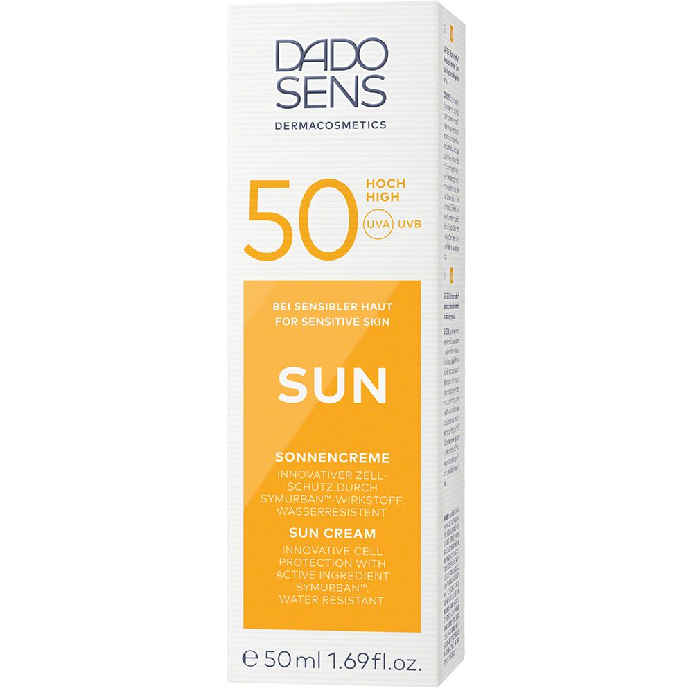 Boîte de crème solaire. Texte : DADO SENS, 50, SUN, crème solaire. Pour peaux sensibles. Protection UV.