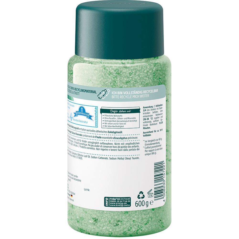 Cristaux de bain verts dans une bouteille transparente avec un bouchon vert foncé. 600g.