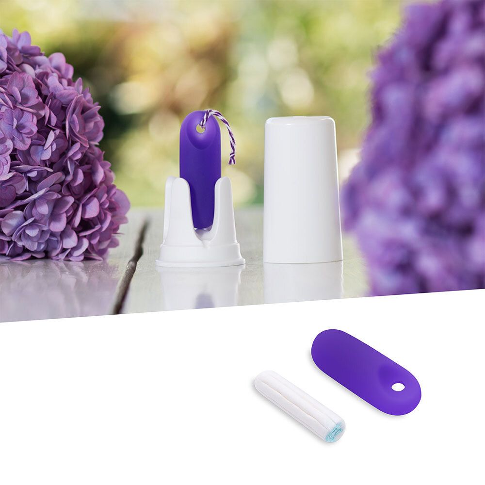 Paarse sensor met terugtrekkoord, witte houder en dop. Achtergrond: bloemen.