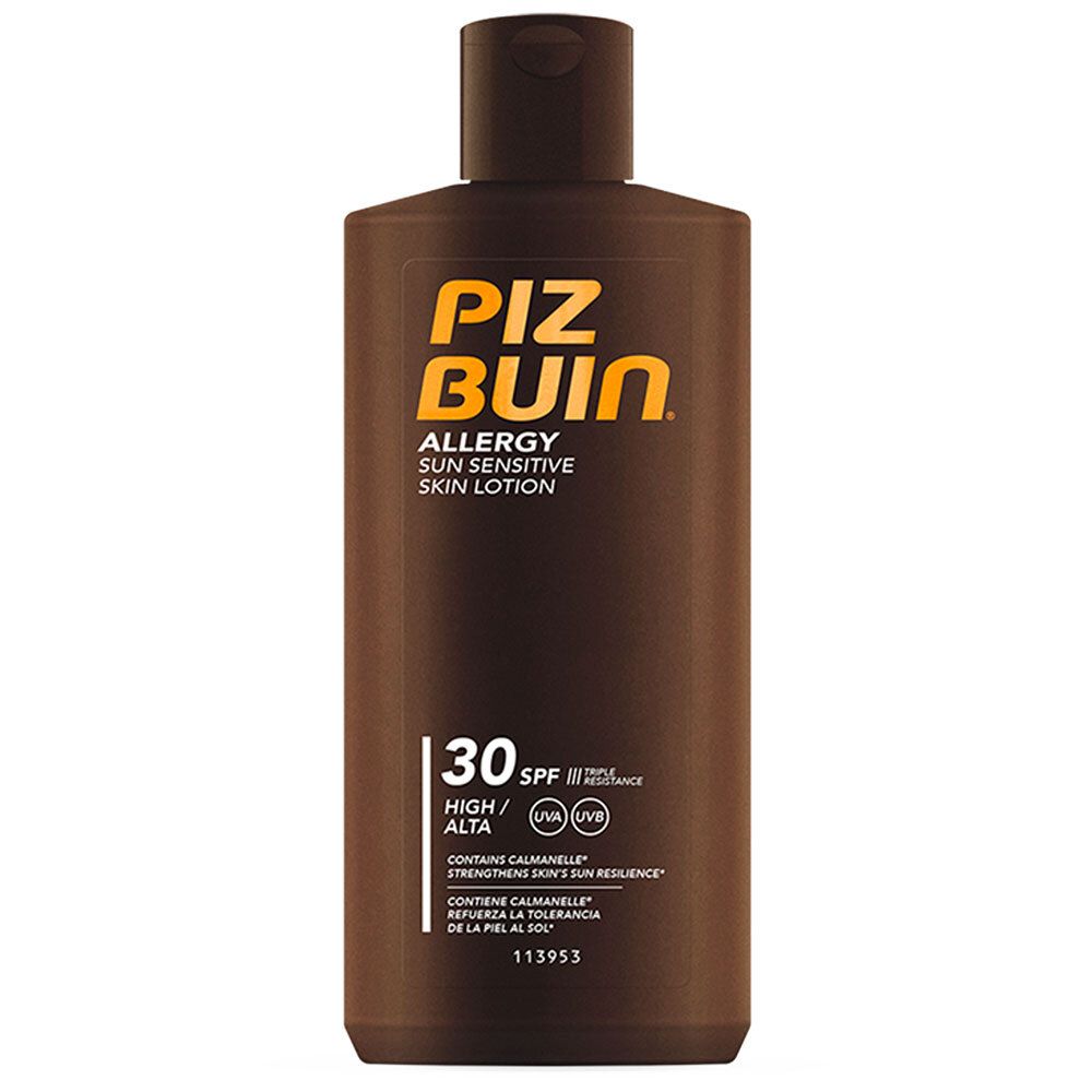 Flacon marron avec texte jaune. PIZ BUIN ALLERGY SUN SENSITIVE SKIN LOTION. SPF 30. Contient Calmanelle. Protection solaire élevée.