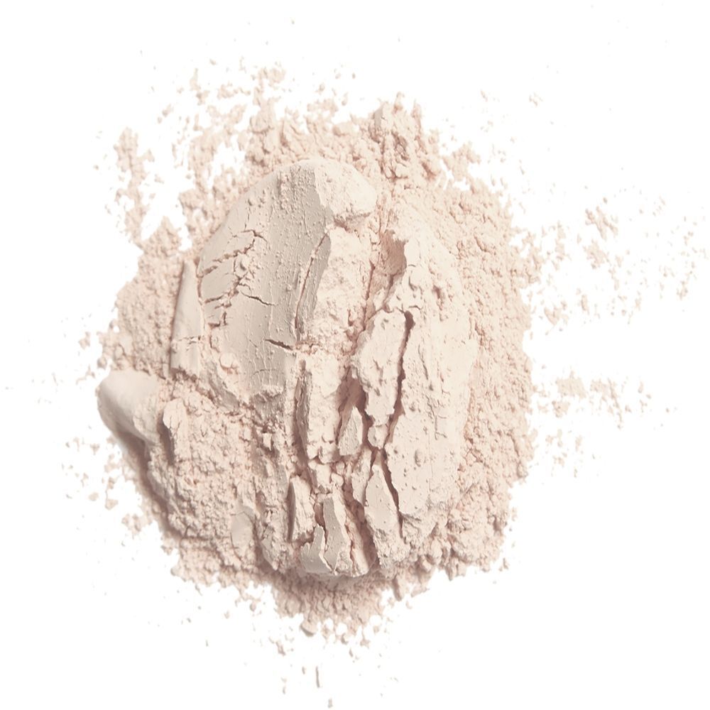 Tas de poudre libre. La couleur est beige clair.