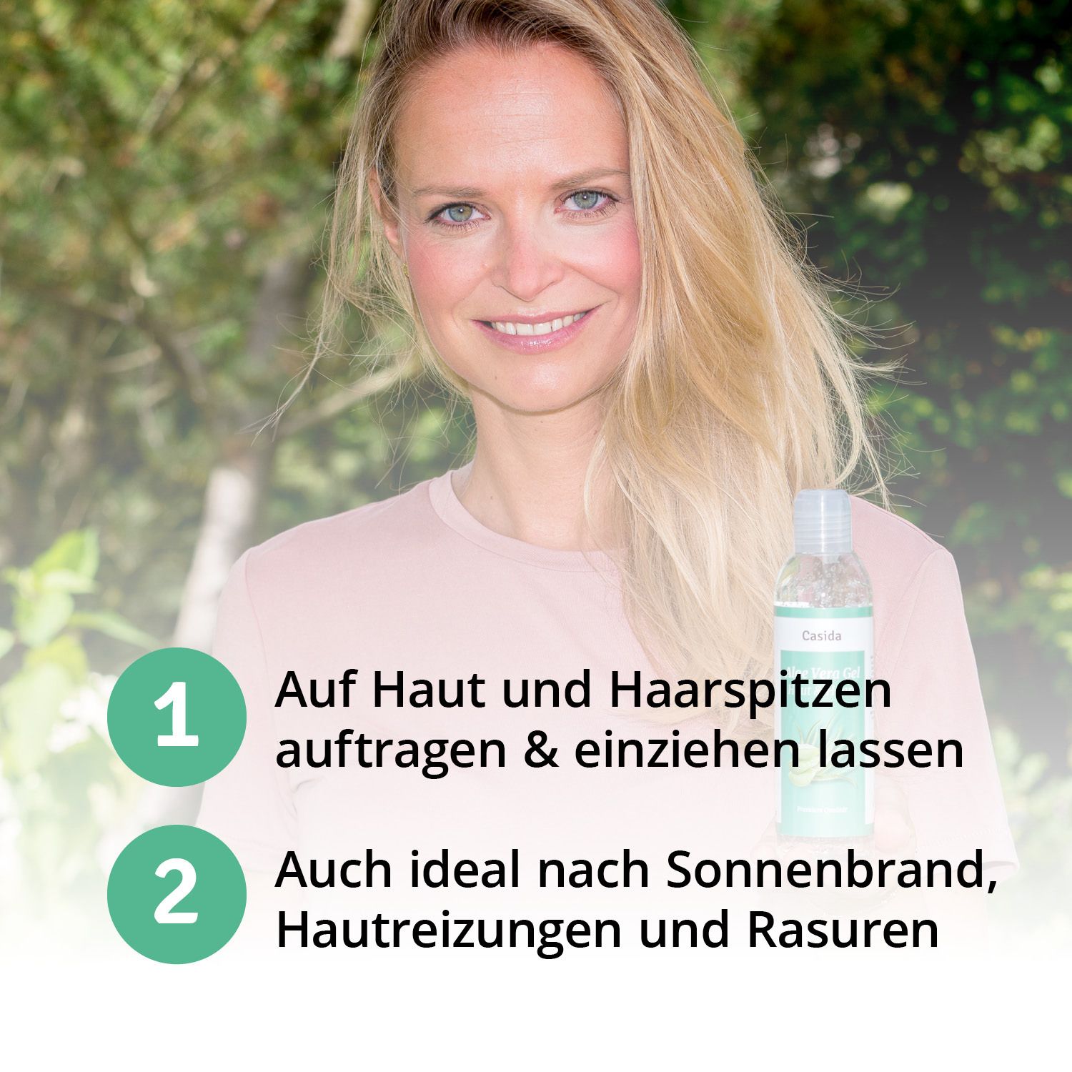 Vrouw houdt een fles Casida Aloe Vera Gel vast. Toepassing op huid en haarpunten, ideaal na zonnebrand.