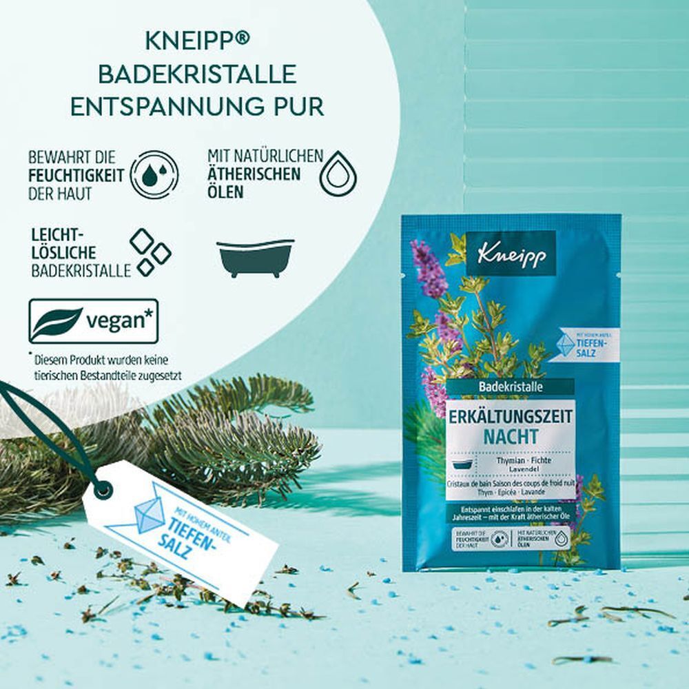 Productverpakking van Kneipp® Badekristalle ERKÄLTUNGSZEIT NACHT. Opschrift: Pure ontspanning. Met diepzeezout en natuurlijke etherische oliën.