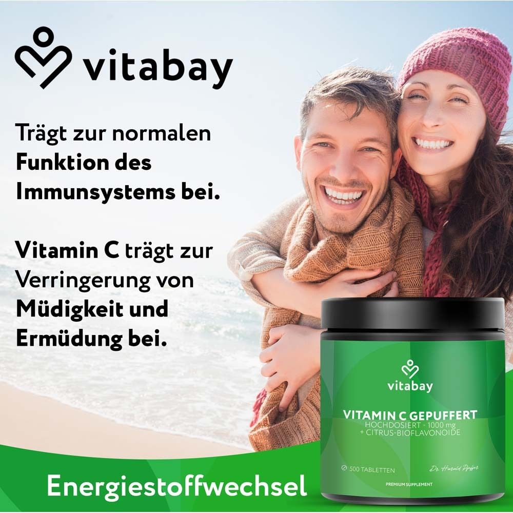 Couple sur la plage. Boîte de vitamine C tamponnée. Texte : Contribue à la fonction immunitaire normale. Énergie.