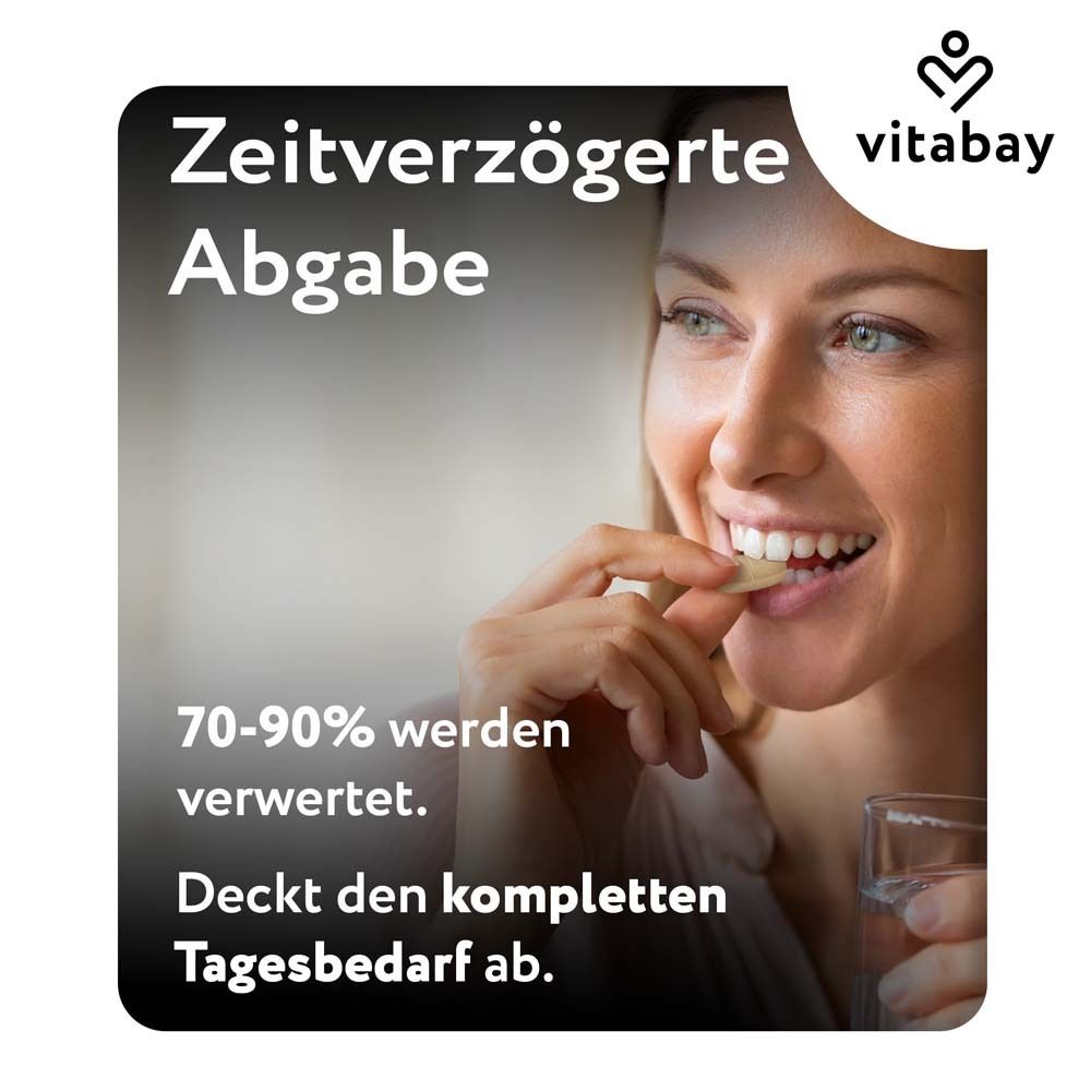Femme prenant un comprimé Vitamine C 1000 mg Vitabay, libération prolongée.