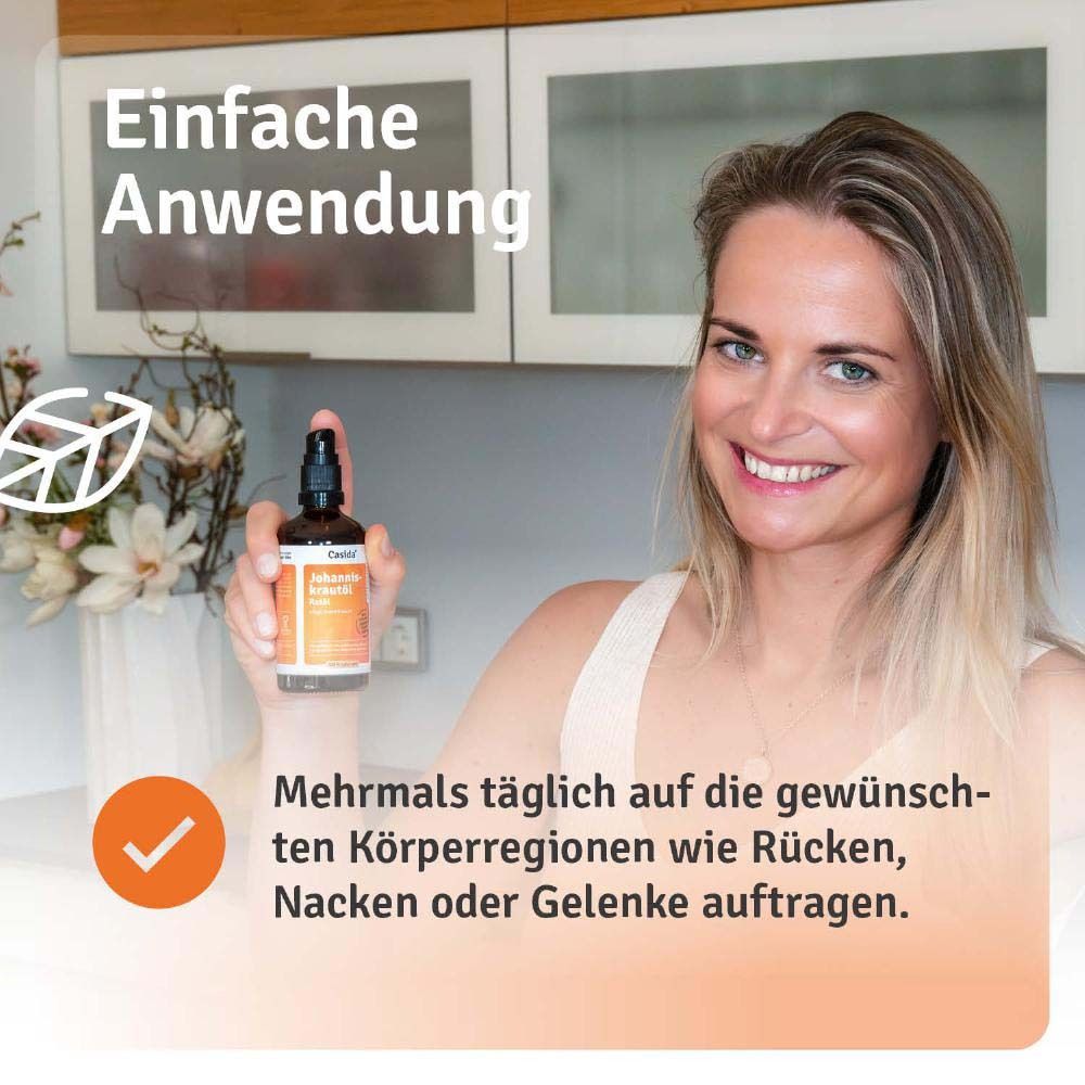 Vrouw houdt productfles vast. Tekst: Eenvoudig aan te brengen. Meerdere keren per dag aanbrengen op lichaamsdelen zoals rug, nek of gewrichten.