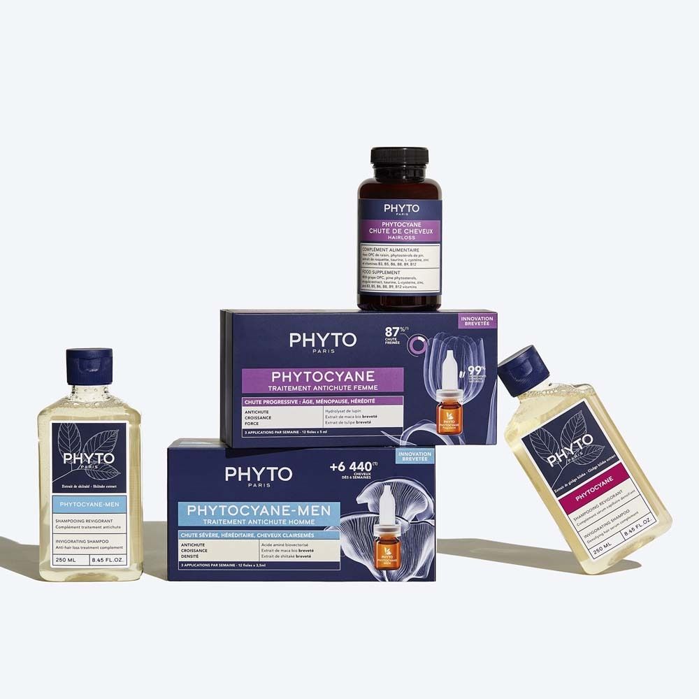 Verschillende producten, waaronder shampoo flessen en een capsule verpakking. Alle producten hebben etiketten.