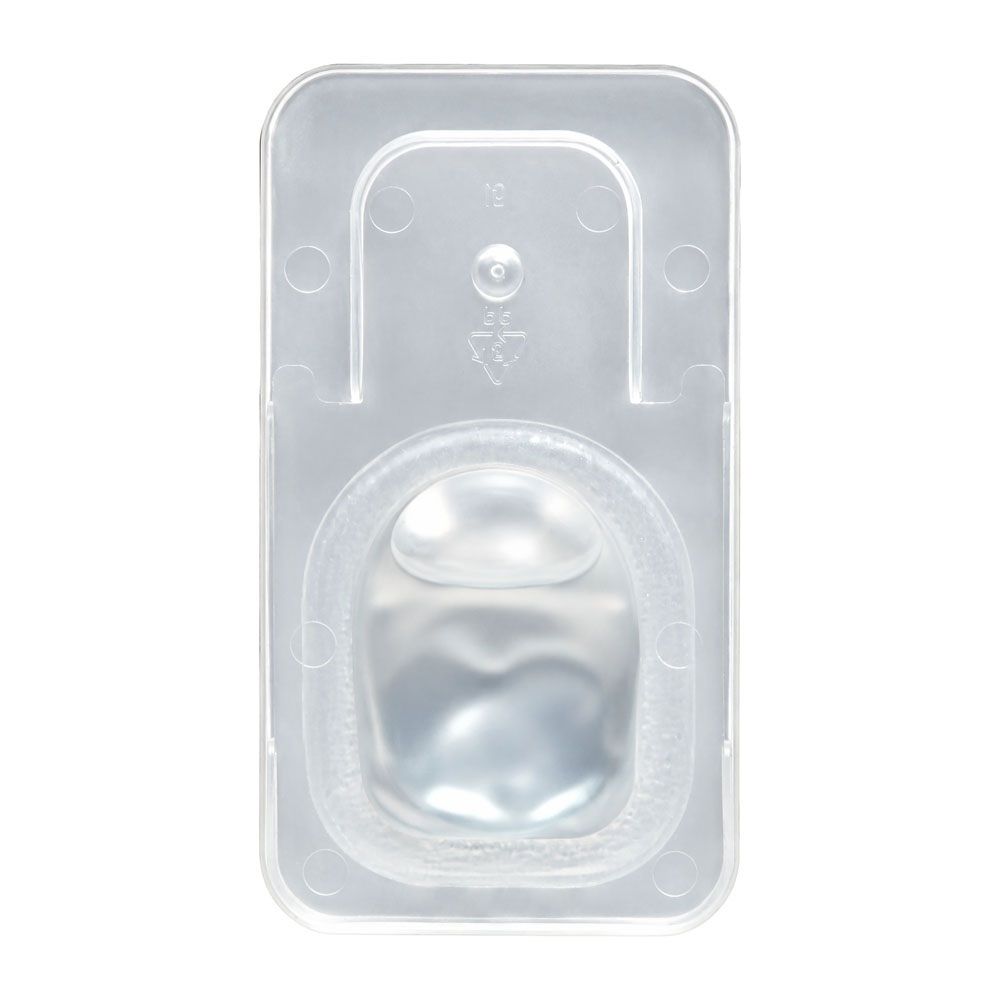 Een enkele contactlens in zijn steriele bewaarblister.