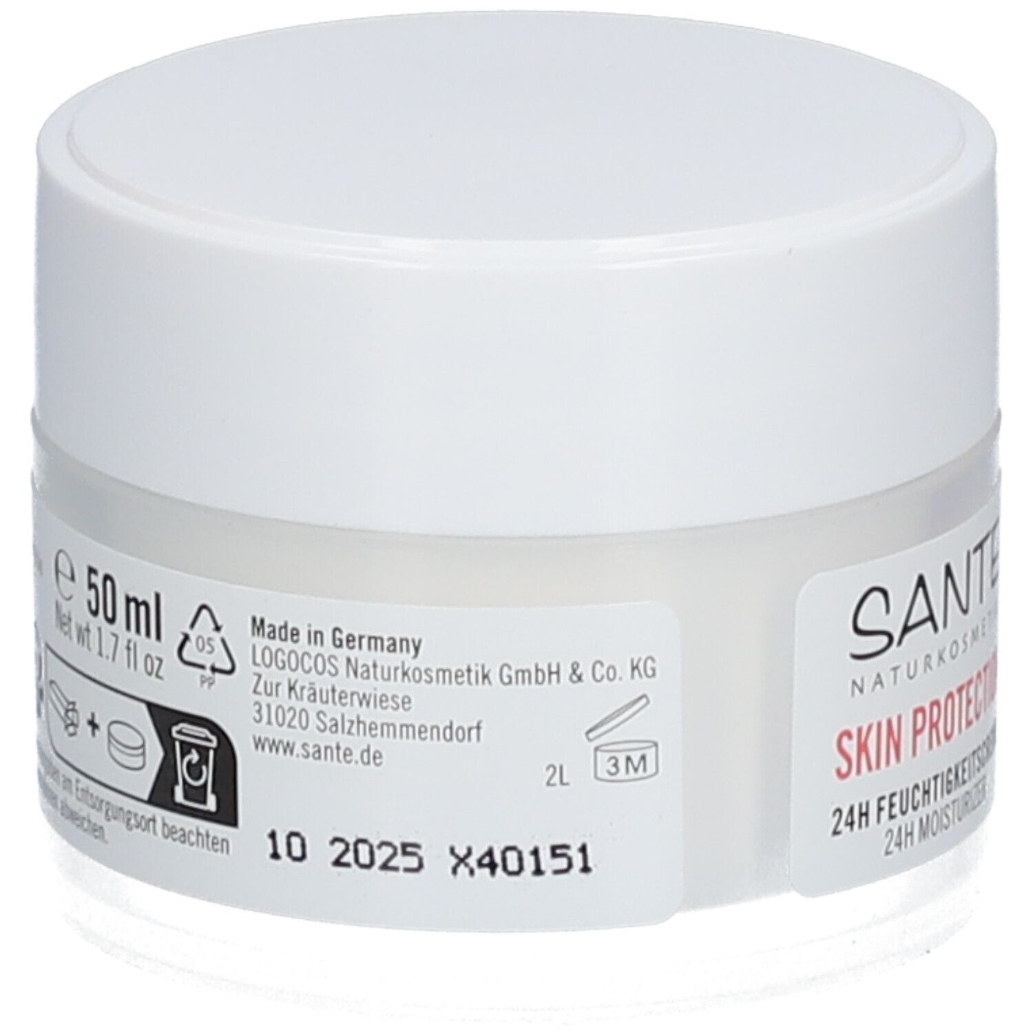 Pot de crème blanc avec couvercle. Étiquette avec informations: 50 ml, origine, symboles de recyclage, durée de conservation. Texte: Fabriqué en Allemagne.