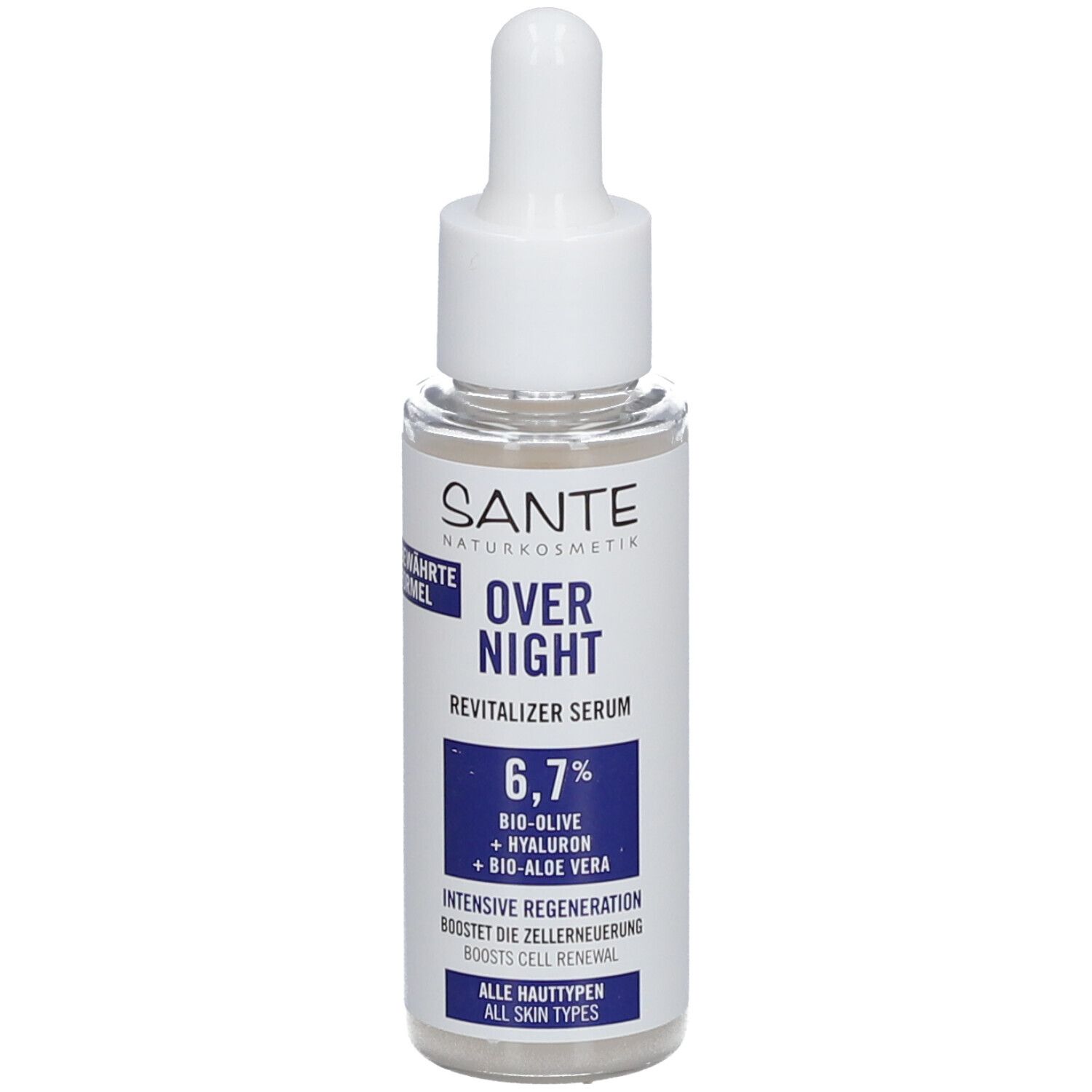 Flacon de sérum avec pipette. Inscription: SANTE, OVER NIGHT, Revitalizer Serum, 6,7%, Bio-Olive + Hyaluron + Bio-Aloe Vera. Pour tous types de peau.