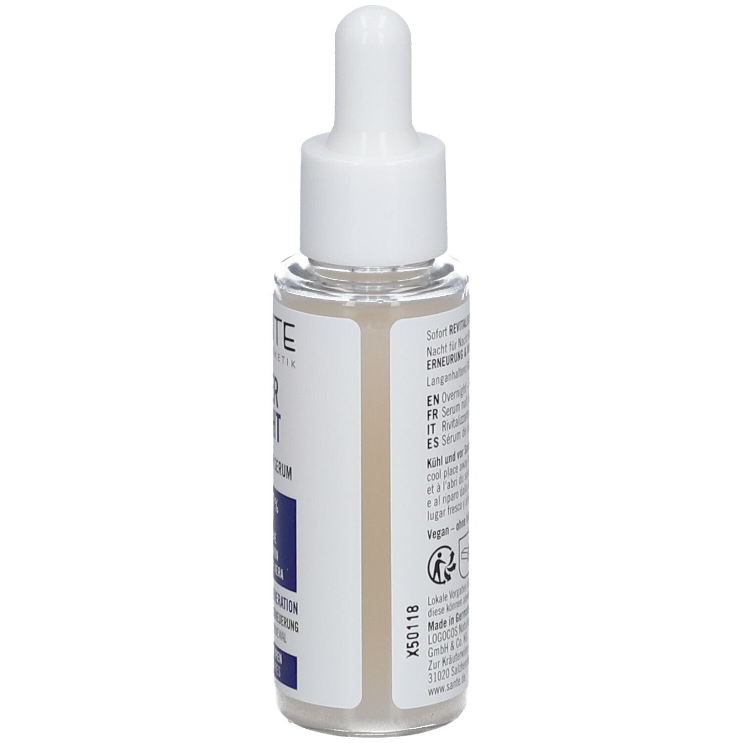 Flacon de sérum avec texte. Inscription: SANTE, OVER NIGHT, Revitalizer Serum. Informations sur les ingrédients et l'utilisation. Vegan. 30 ml.