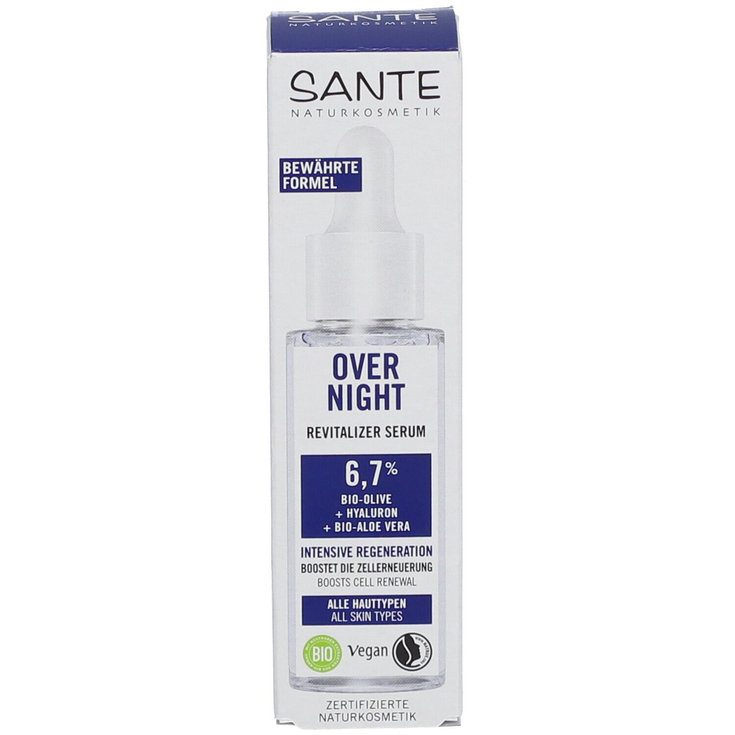 Emballage du produit. Inscription: SANTE, OVER NIGHT, Revitalizer Serum, 6,7%, Bio-Olive + Hyaluron + Bio-Aloe Vera. Vegan. Certifié.