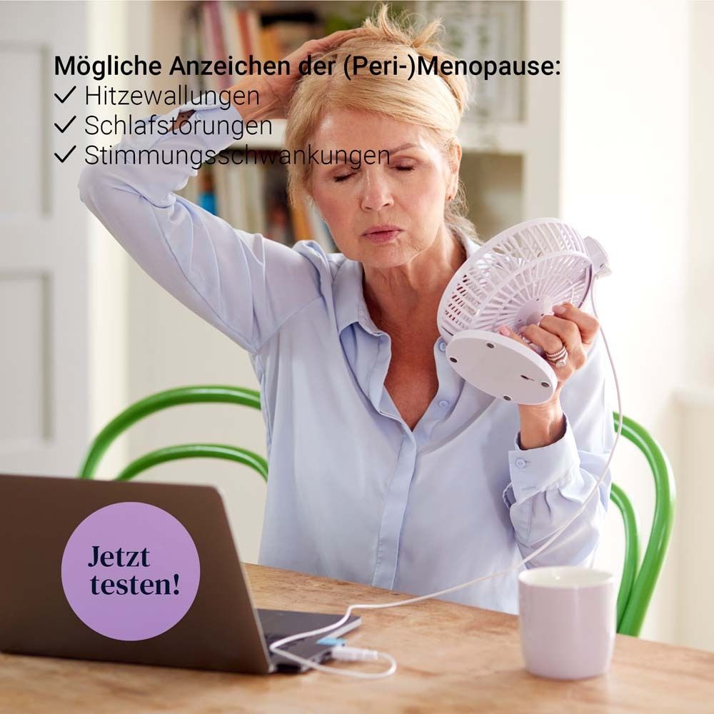 Vrouw met laptop en ventilator. Tekst: Mogelijke tekenen van de (Peri-)Menopauze. Test nu!