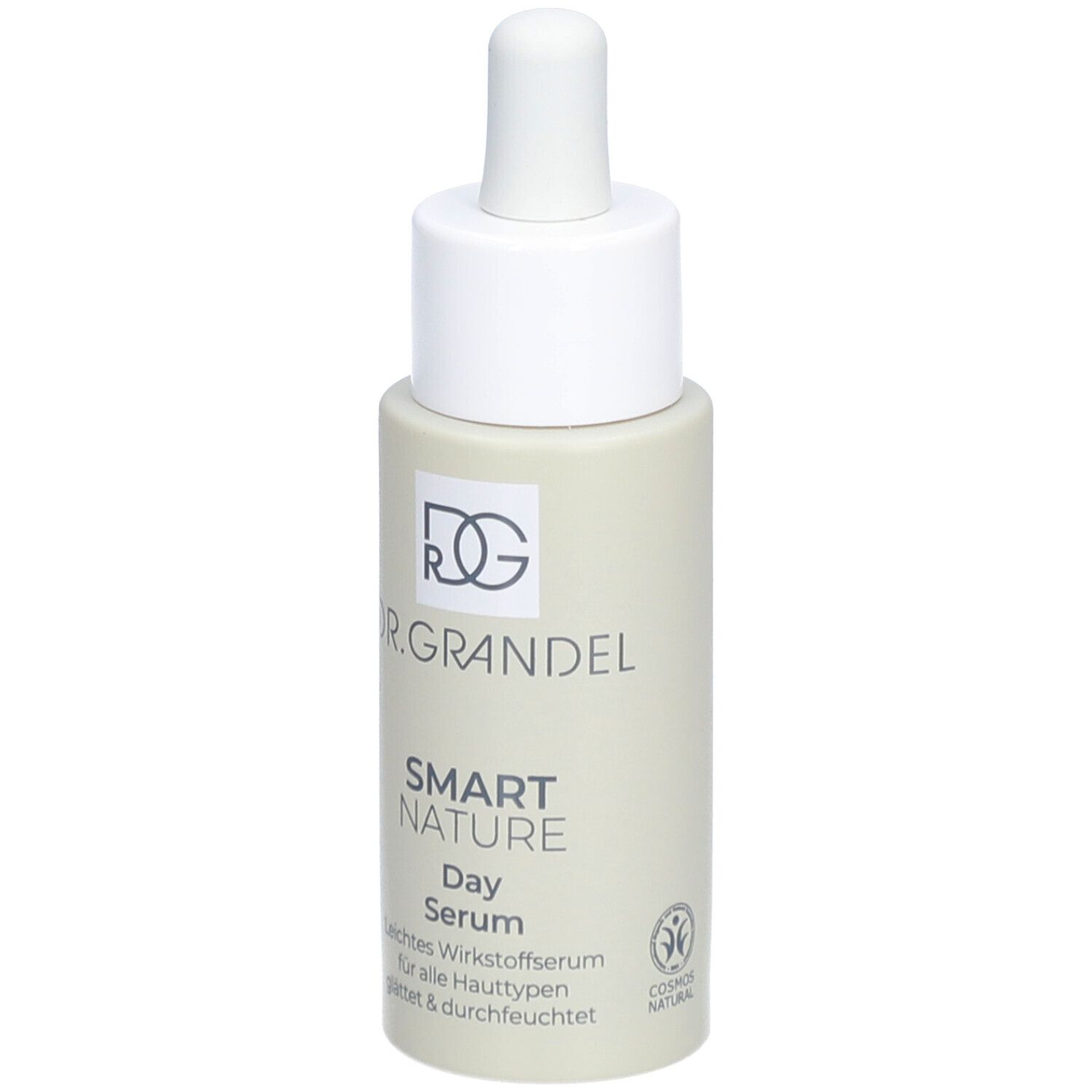 Flacon de sérum beige avec bouchon et pipette blancs. Inscription : DR. GRANDEL, SMART NATURE Day Serum. Logo COSMOS NATURAL.
