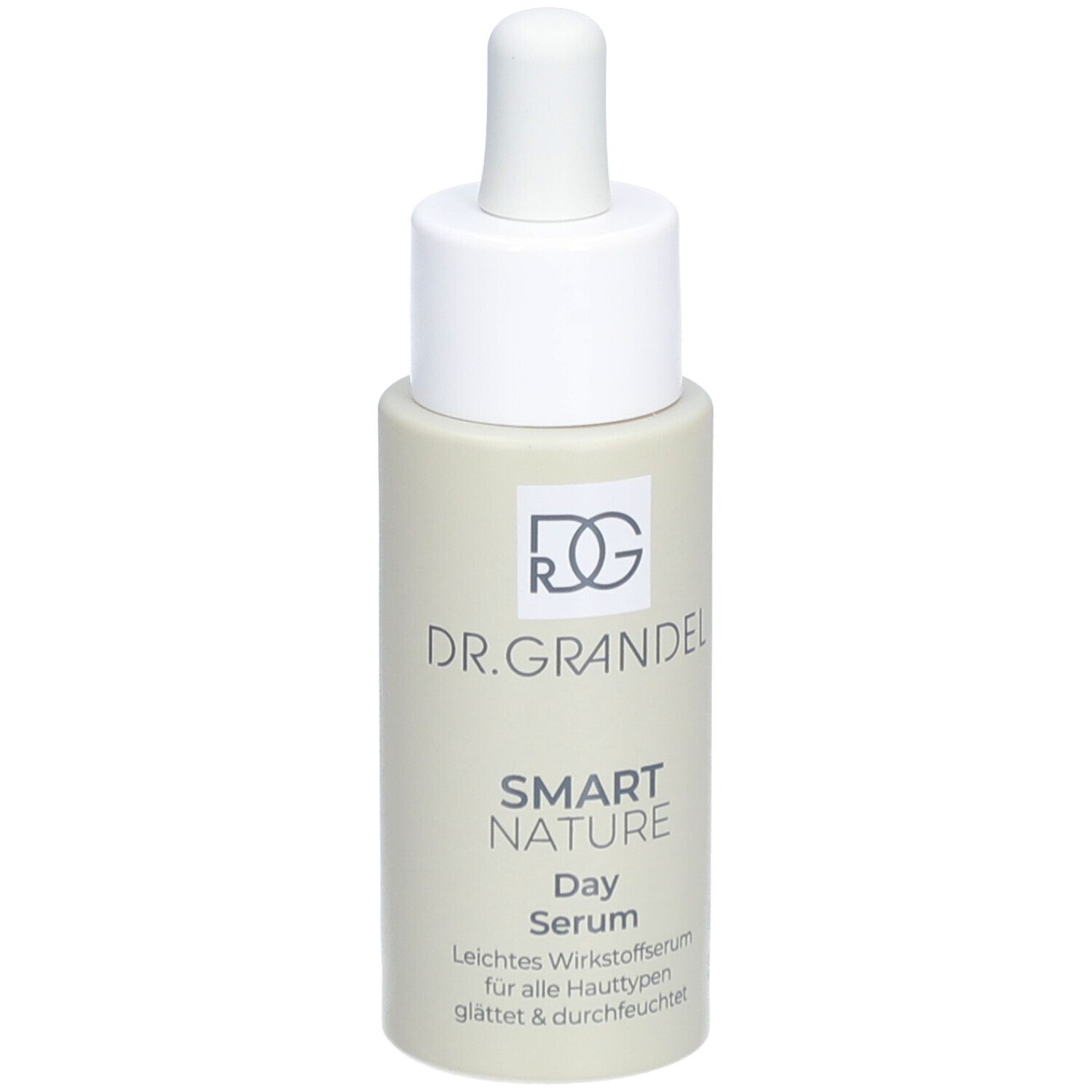 Flacon de sérum beige avec bouchon et pipette blancs. Inscription : DR. GRANDEL, SMART NATURE Day Serum. Logo COSMOS NATURAL.