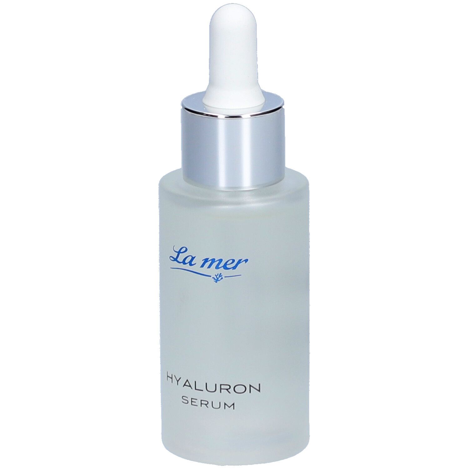 Flacon en verre de sérum à l'acide hyaluronique. Verre blanc, bouchon argenté, pipette. Inscription bleue : La mer, Hyaluron Serum.