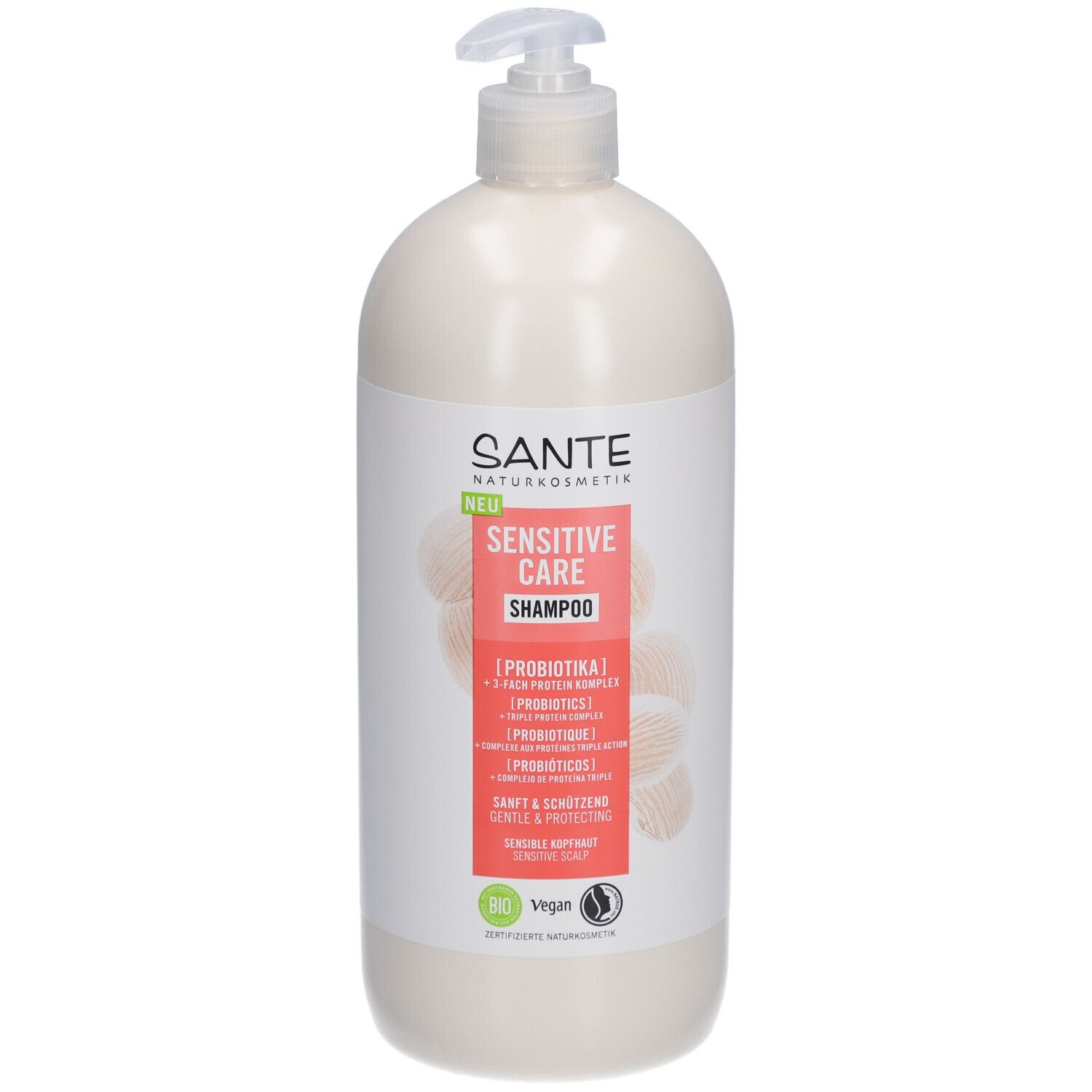Flacon de shampooing beige avec pompe. Inscription: SANTE Sensitive Care Shampoo. Labels bio et vegan.