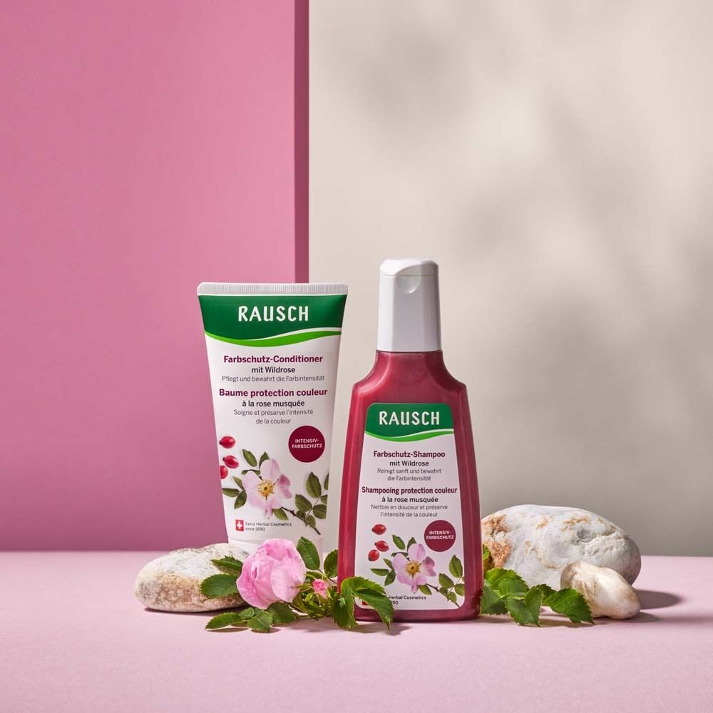 Deux produits Rausch : conditionneur et shampooing. Sur fond rose, décoré de roses sauvages et de pierres.