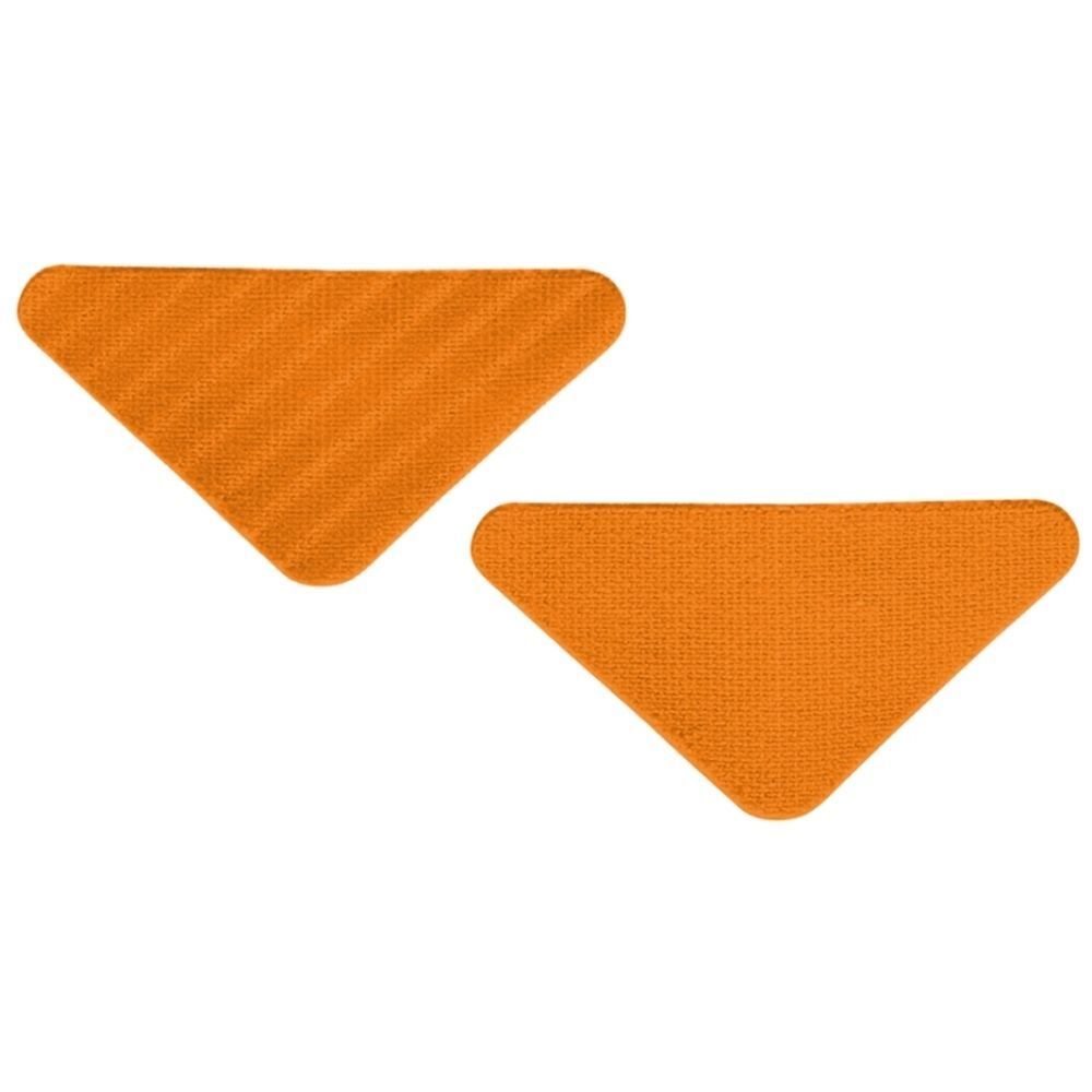 Twee oranje, driehoekige gezichtspatches. Getextureerd oppervlak. Voor gezichtsverzorging.