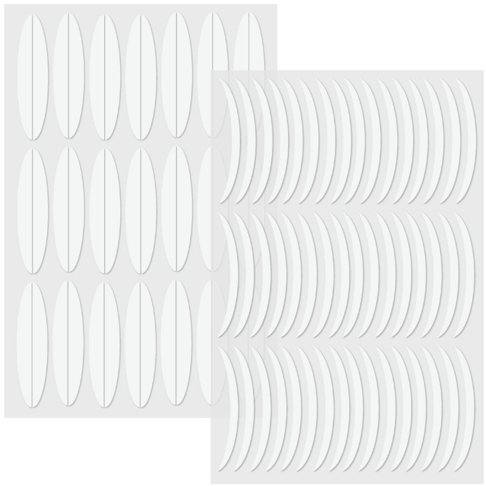 Deux feuilles de bandes de lifting des paupières ovales et transparentes. Chaque feuille contient plusieurs bandes.