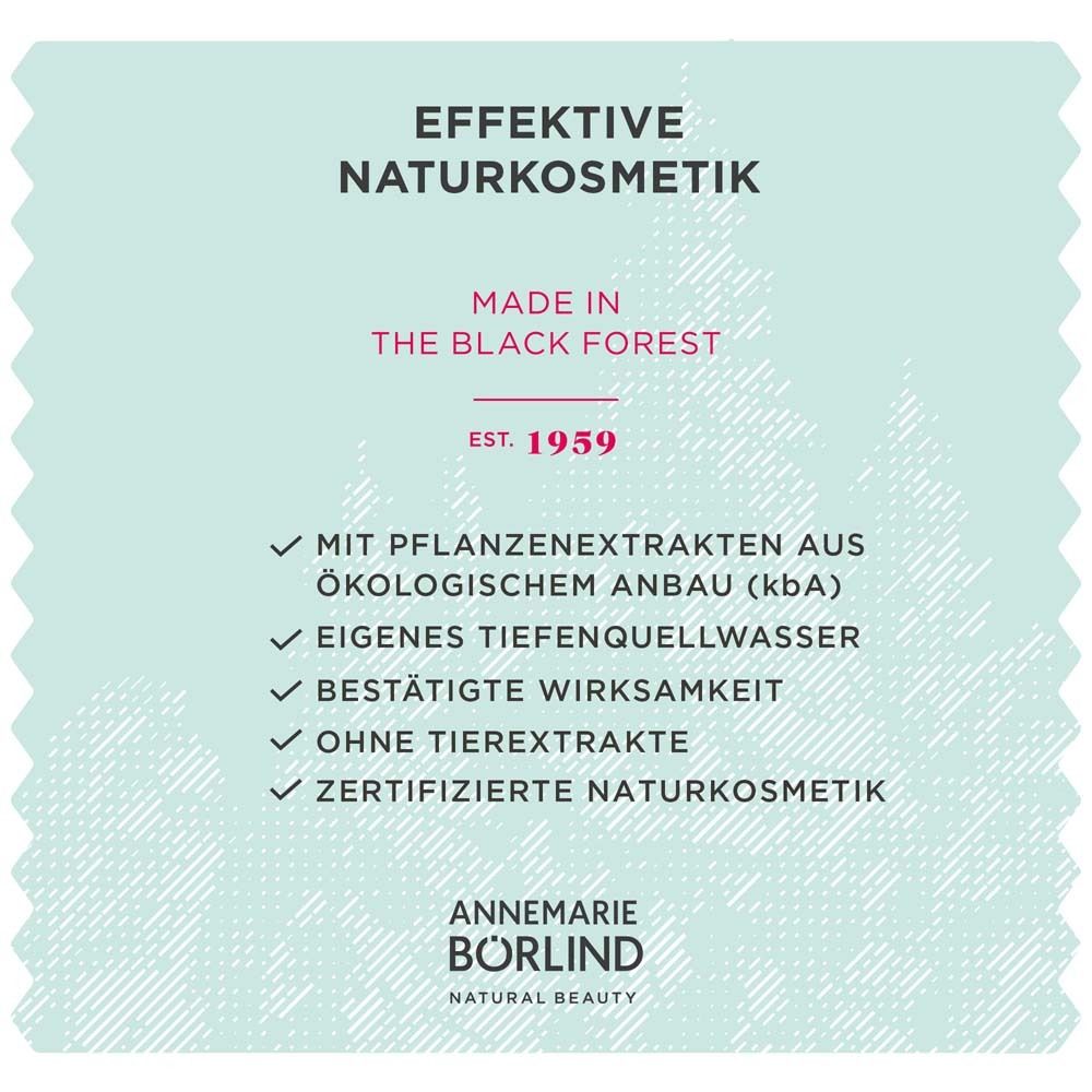 Tekst op lichtblauwe achtergrond. Tekst: Effectieve natuurlijke cosmetica, Made in the Black Forest, 1959.