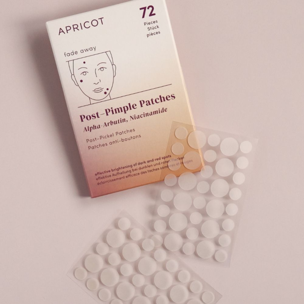 Boîte de 72 patchs post-boutons et deux paquets de patchs. Inscription : APRICOT, Post-Pimple Patches.