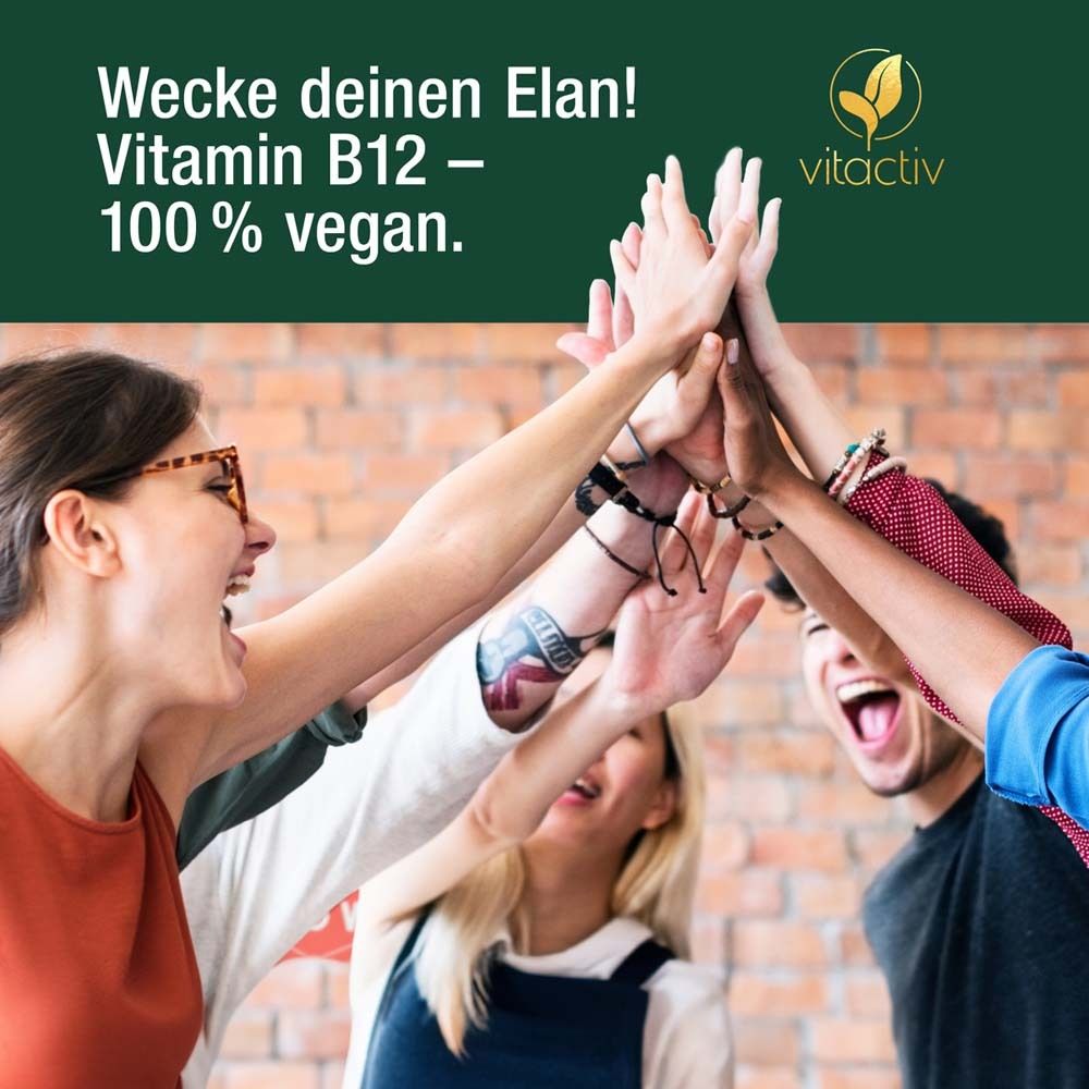 Cinq jeunes adultes souriants se donnent un high five devant un mur de briques. Texte : Réveillez votre vitalité ! Vitamine B12 – 100 % végétalienne.