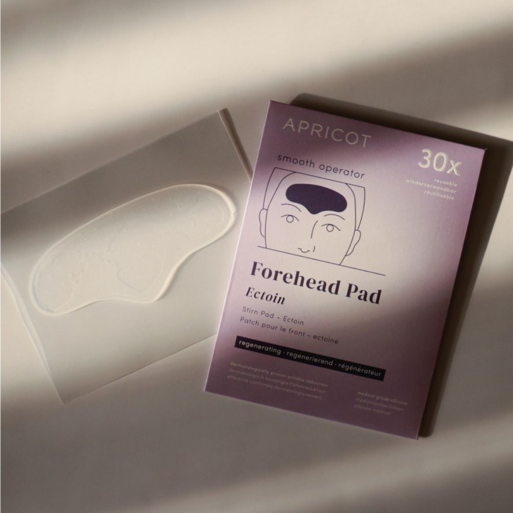 APRICOT Forehead Pad et emballage. Tampon et emballage côte à côte. Nom du produit et 30 pièces.