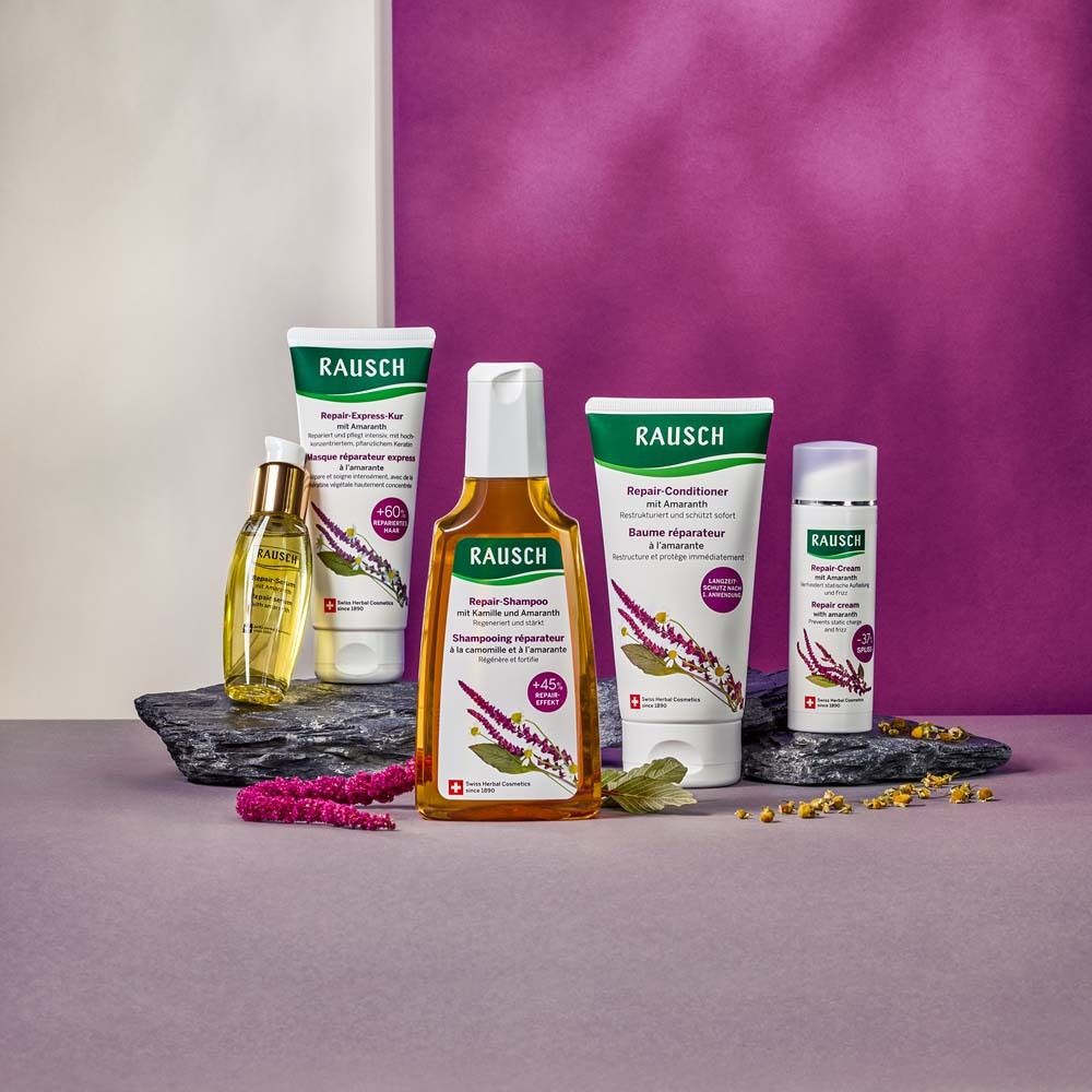 Productlijn van RAUSCH. Verschillende producten op een stenen plaat. Achtergrond in paars en groen.