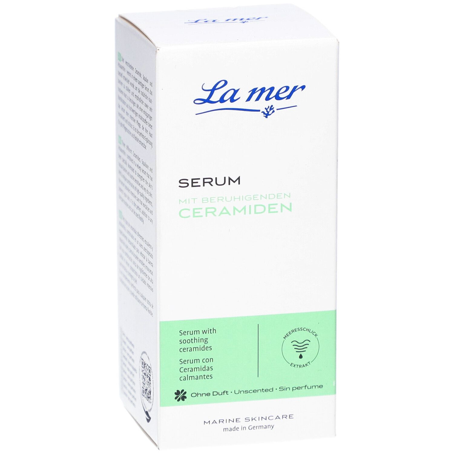 Boîte blanche avec logo "La mer" et nom du produit "Sérum aux céramides apaisantes". Zone verte avec texte.