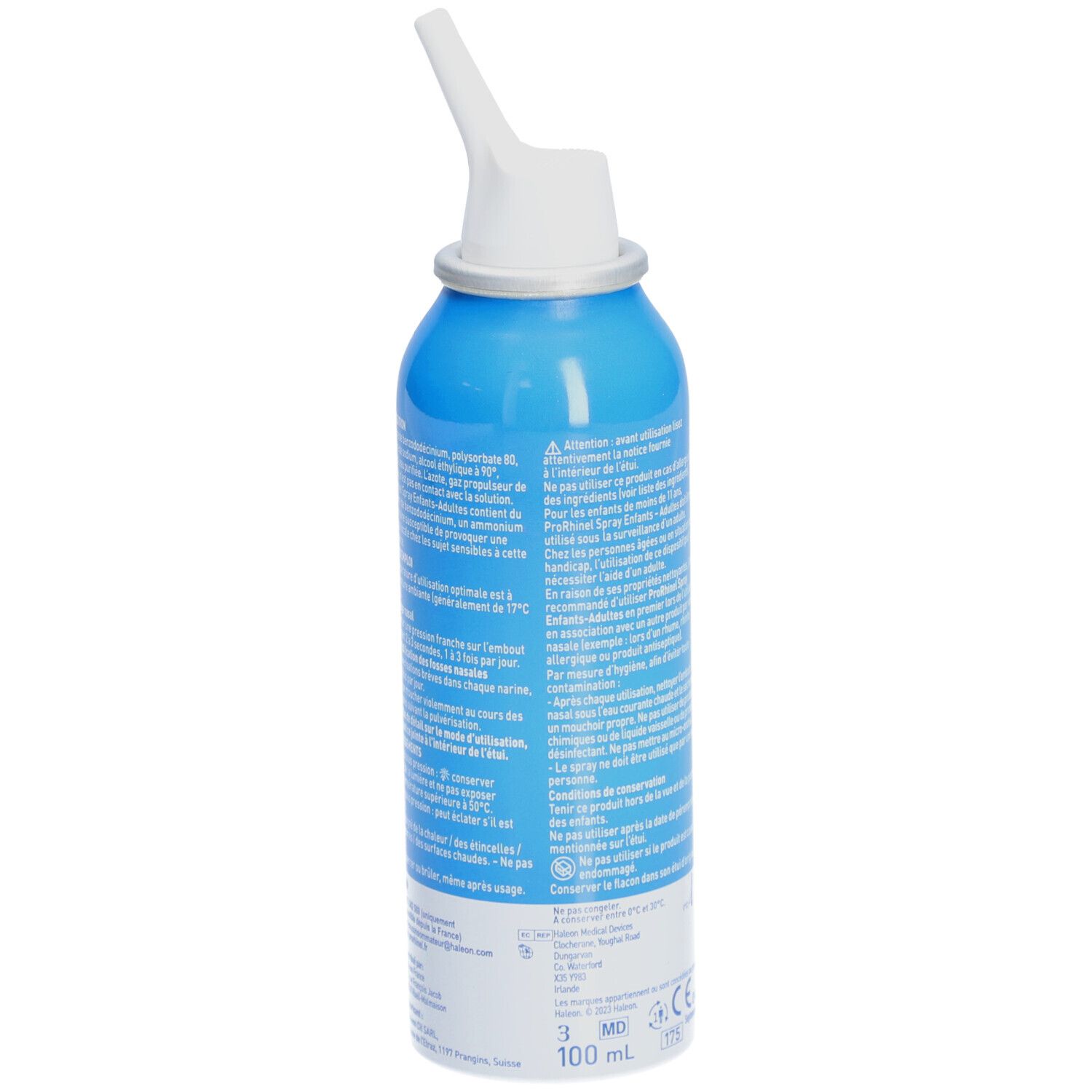 Flacon spray bleu et blanc. Texte et informations au dos. Embout nasal. 100 ml.
